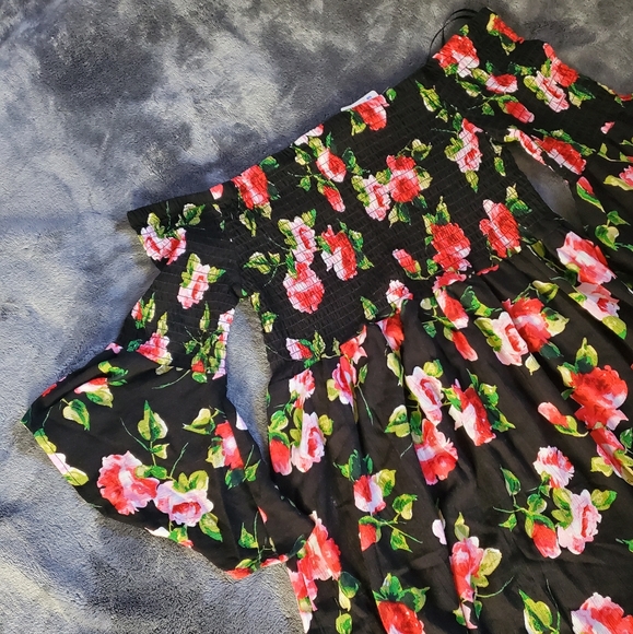 Floral Top - Picture 2 of 7